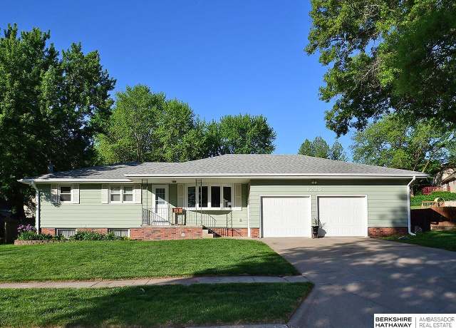 Property at 1225 Walnut Dr, Arlington, NE 68002, 3 beds, 2.5 baths