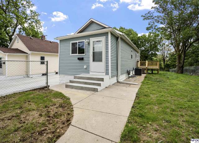 Property at 5437 S 18th St, Omaha, NE 68107, 2 beds, 2 baths