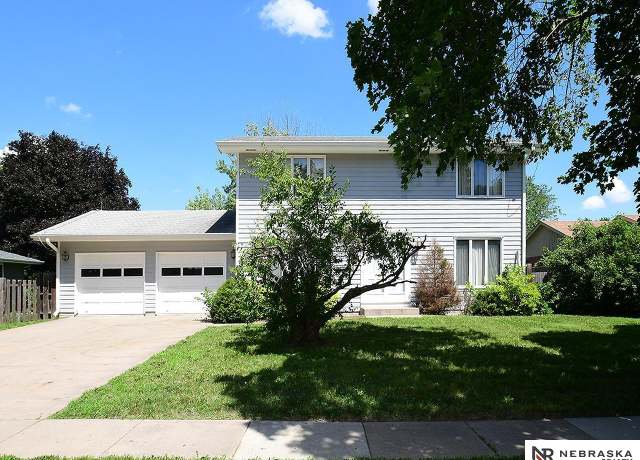 Property at 6006 S 25th St, Lincoln, NE 68512, 3 beds, 2.5 baths