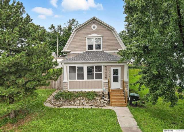 Property at 2316 N 60th St, Omaha, NE 68104, 3 beds, 1.5 baths