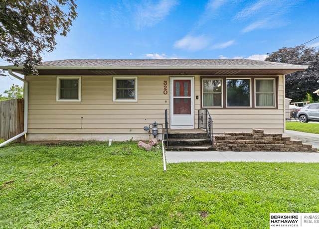 Property at 320 Adrian Ave, Council Bluffs, IA 51503, 3 beds, 2 baths