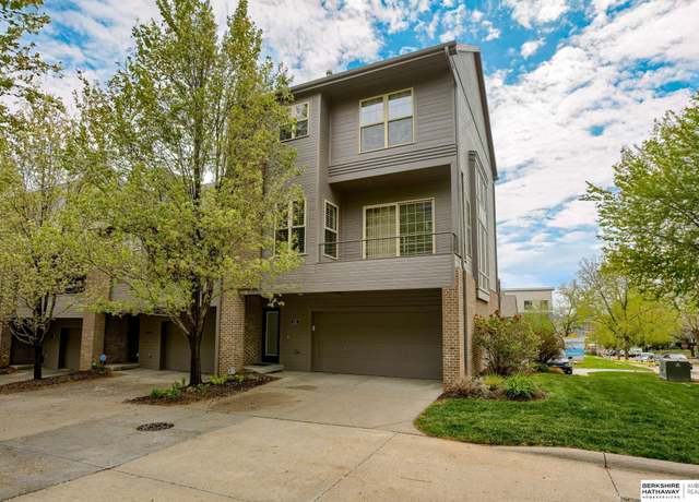 Property at 135 Dundee Ridge Ct, Omaha, NE 68132, 3 beds, 2.5 baths