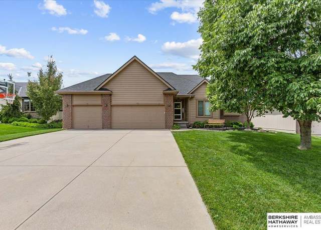 Property at 8102 N 164th St, Bennington, NE 68007, 4 beds, 2.5 baths