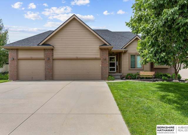Property at 8102 N 164th St, Bennington, NE 68007, 4 beds, 2.5 baths