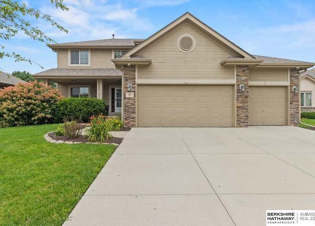Property at 824 S 191st Ave, Omaha, NE 68022, 4 beds, 3.5 baths