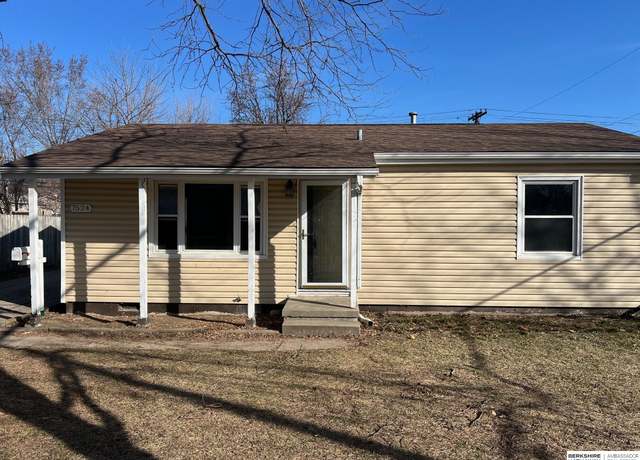 Property at 7524 Valley Rd, La Vista, NE 68128, 3 beds, 1 bath