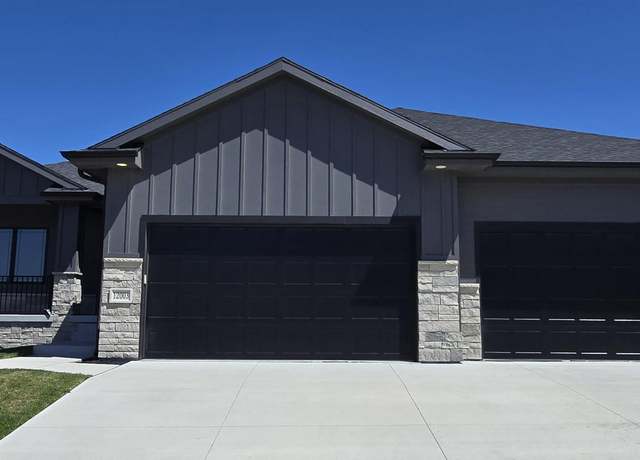 Property at 12003 S 109th St, Papillion, NE 68046, 5 beds, 3 baths