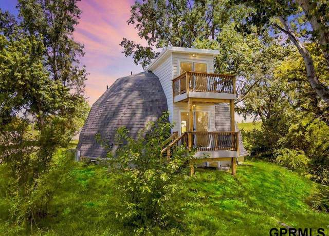 Property at 1715 Rock Bluff Rd, Plattsmouth, NE 68048, 3 beds, 2.5 baths