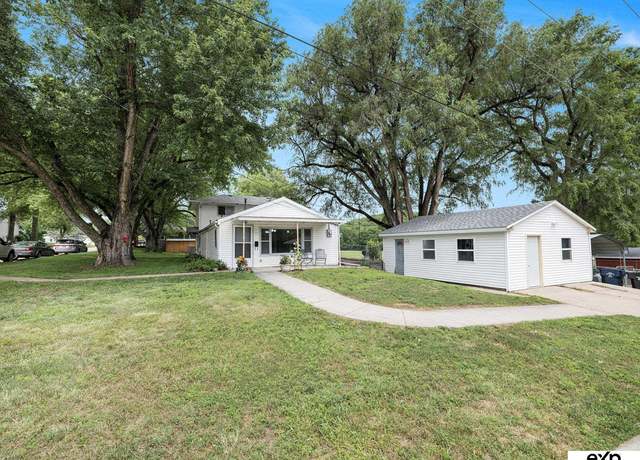 Property at 200 E P St, Weeping Water, NE 68463, 3 beds, 1 bath