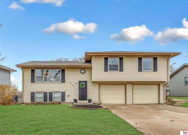 Property at 4723 N 96th St, Omaha, NE 68134, 3 beds, 2.5 baths