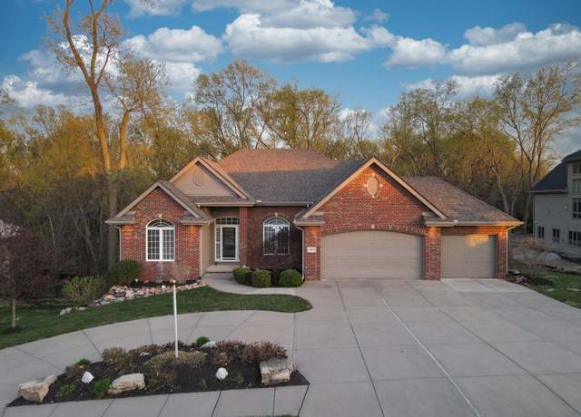 Property at 4615 Windcrest Dr, Papillion, NE 68133, 4 beds, 3 baths