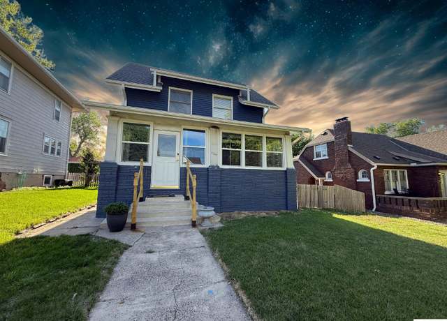 Property at 2345 S 33rd St, Omaha, NE 68105, 3 beds, 2 baths