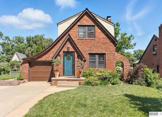 Property at 3419 N 49th St, Omaha, NE 68104, 2 beds, 2 baths