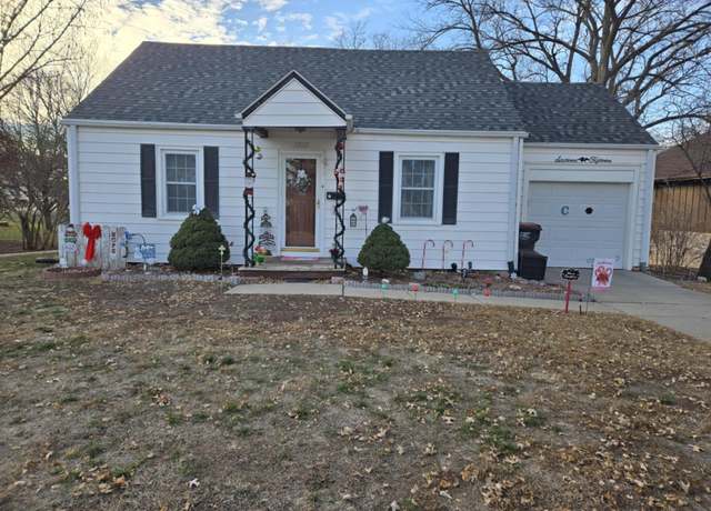 Property at 1615 S 4th St, Beatrice, NE 68310, 2 beds, 1.5 baths