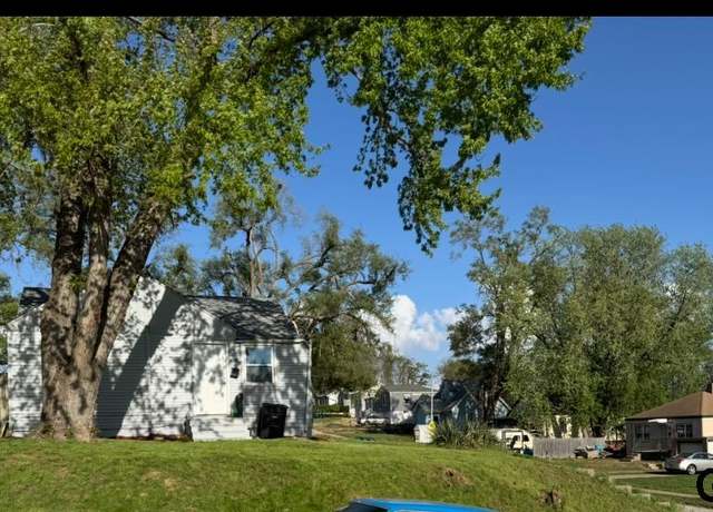 Property at 6101 N 39th St, Omaha, NE 68111, 2 beds, 1 bath