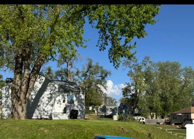 Property at 6101 N 39th St, Omaha, NE 68111, 2 beds, 1 bath