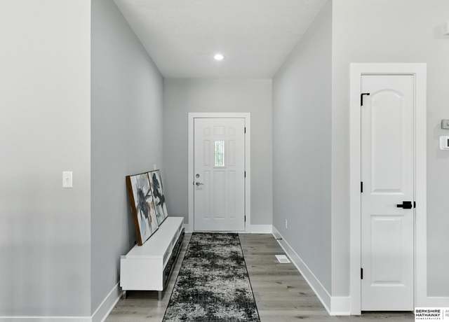 Property at 7608 S 33 Ave, Bellevue, NE 68147, 3 beds, 1.5 baths
