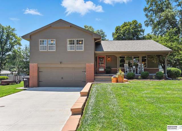 Property at 9903 Pasadena Ave, Omaha, NE 68124, 3 beds, 2.5 baths