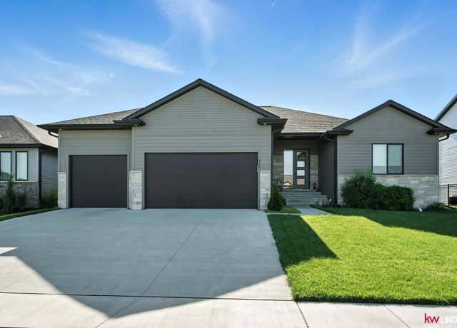Property at 358 N 104th St, Lincoln, NE 68527, 4 beds, 3 baths