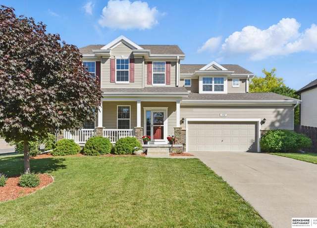 Property at 112 Longwood Dr, Papillion, NE 68133, 4 beds, 2.5 baths