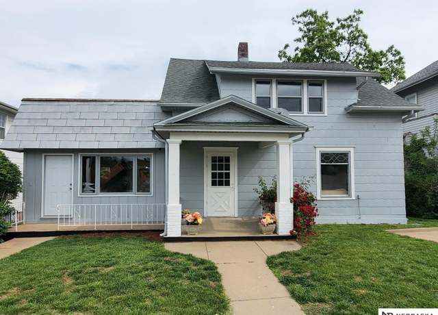Property at 6512 Maple St, Omaha, NE 68104, 4 beds, 2.5 baths