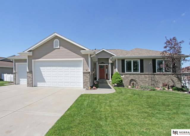 Property at 3720 W Karwat Ln, Lincoln, NE 68522, 5 beds, 3 baths