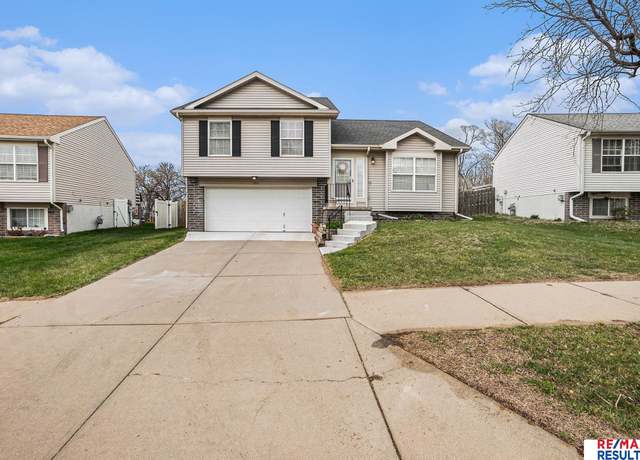 Property at 7834 King St, Omaha, NE 68122, 3 beds, 2 baths