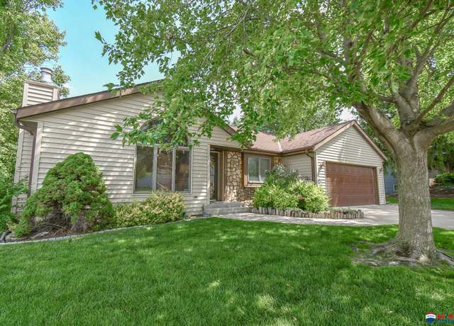 Property at 1740 Fairchild Dr, Crete, NE 68333, 3 beds, 2.5 baths