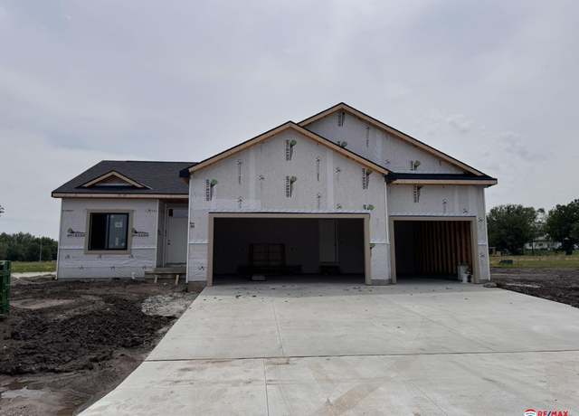 Property at 3401 W C St, Lincoln, NE 68522, 3 beds, 2.5 baths