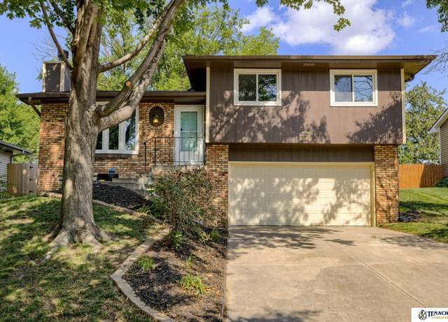 Property at 6050 Queens Dr, Lincoln, NE 68516, 3 beds, 2 baths
