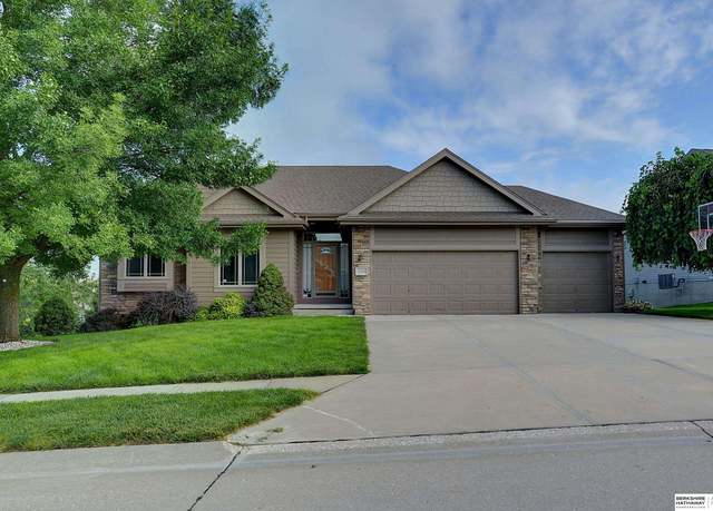 Property at 21308 Lincoln Blvd, Gretna, NE 68028, 5 beds, 3 baths