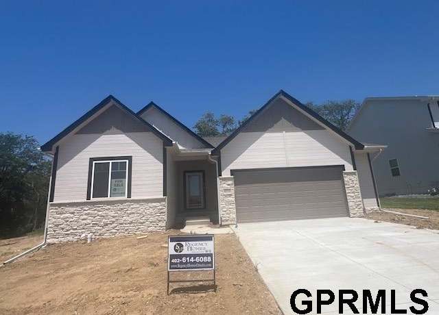Property at 4510 Barksdale Dr, Bellevue, NE 68133, 3 beds, 2 baths