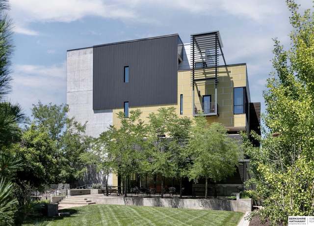 Property at 1502 S 10th St #401, Omaha, NE 68108, 2 beds, 2.5 baths