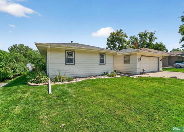 Property at 5317 S 105th St, Omaha, NE 68127, 3 beds, 2 baths