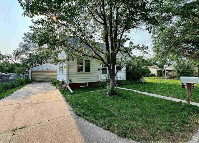 Property at 1023 S 42nd St, Lincoln, NE 68510, 3 beds, 2 baths