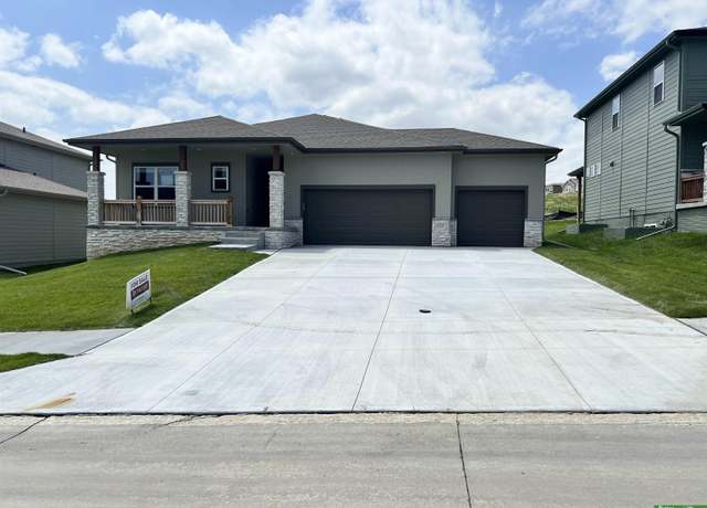 Property at 17521 Clay St, Elkhorn, NE 68007, 4 beds, 2.5 baths