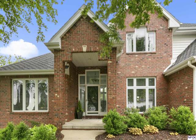 Property at 910 West Centennial Rd, Papillion, NE 68046, 4 beds, 4.5 baths