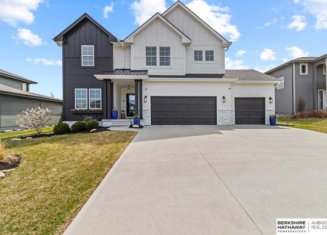 Property at 16215 Reynolds St, Bennington, NE 68007, 5 beds, 3.5 baths