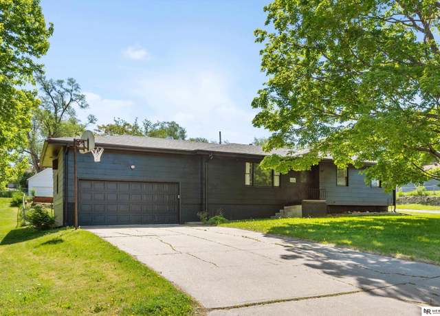 Property at 5459 S 50th St, Omaha, NE 68117, 3 beds, 2.5 baths