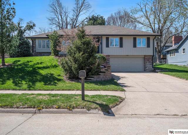Property at 1406 S 136th St, Omaha, NE 68144, 3 beds, 2.5 baths
