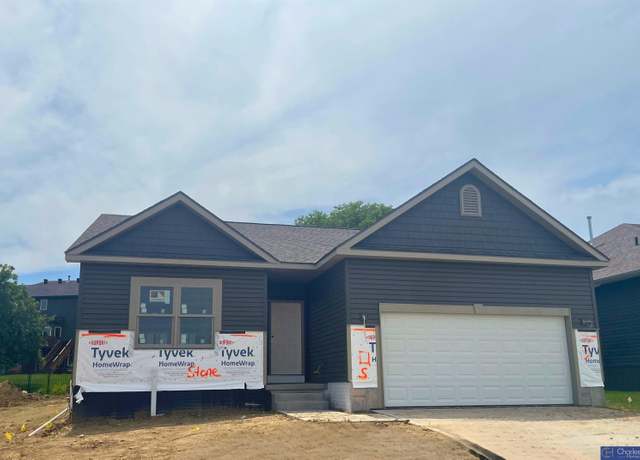 Property at 4373 Lookingglass Dr, Bellevue, NE 68123, 3 beds, 2.5 baths