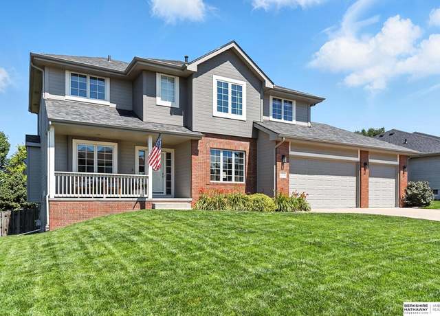 Property at 17174 Franklin Dr, Omaha, NE 68118, 4 beds, 2.5 baths