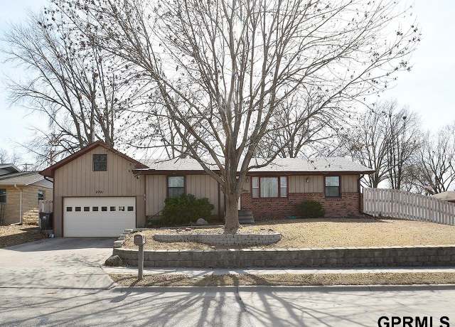 Property at 5701 Vine St, Lincoln, NE 68505, 3 beds, 2 baths