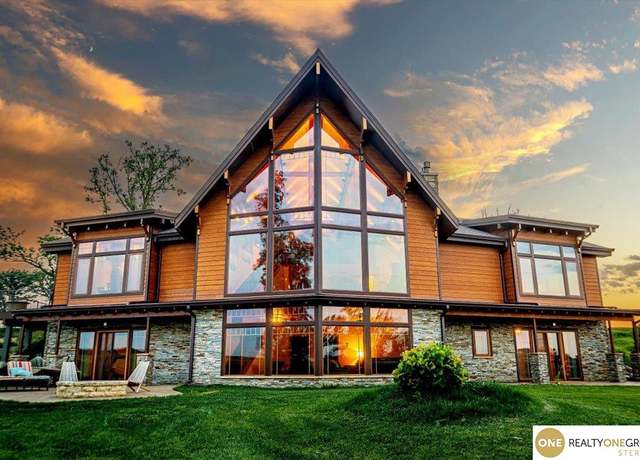 Property at 2952 Easton Trl, Woodbine, IA 51579, 5 beds, 4 baths