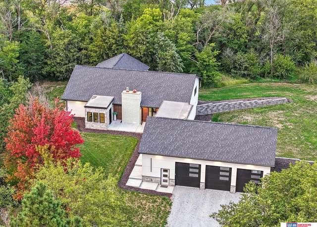 Property at 6250 S 112th St, Lincoln, NE 68526, 4 beds, 3.5 baths