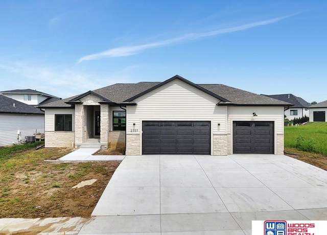 Property at 2337 S 89th St, Lincoln, NE 68520, 5 beds, 3 baths