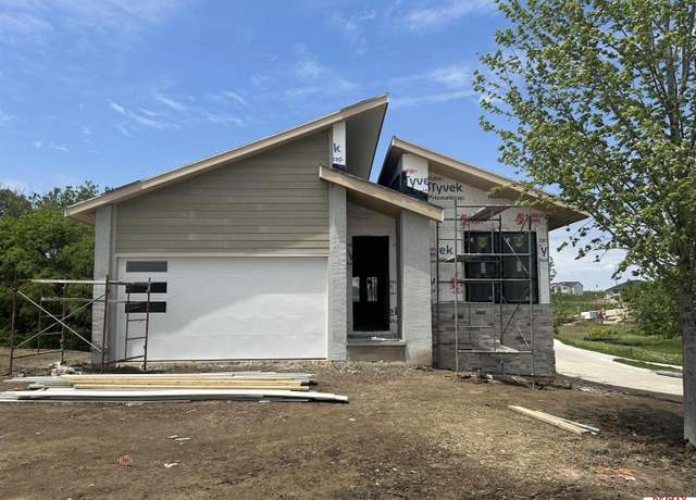 Property at 20102 W St, Omaha, NE 68135, 4 beds, 2.5 baths