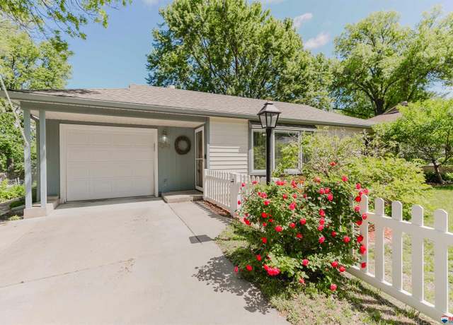 Property at 3320 Pawnee St, Lincoln, NE 68506, 2 beds, 1 bath