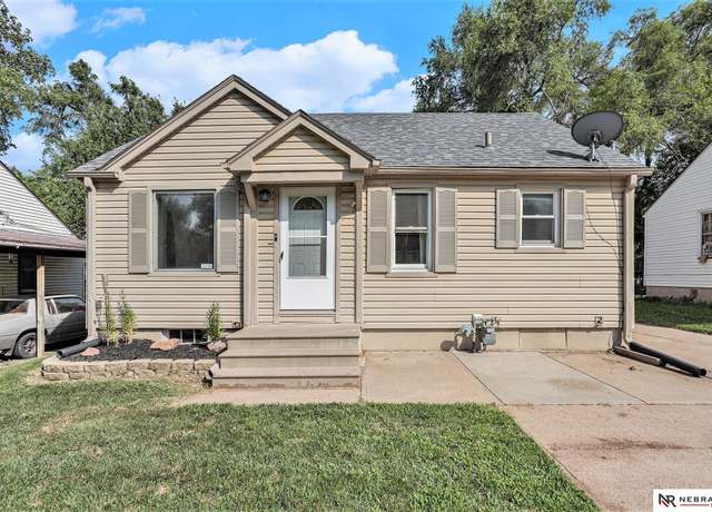 Property at 3134 N Cotner Blvd, Lincoln, NE 68507, 3 beds, 2 baths