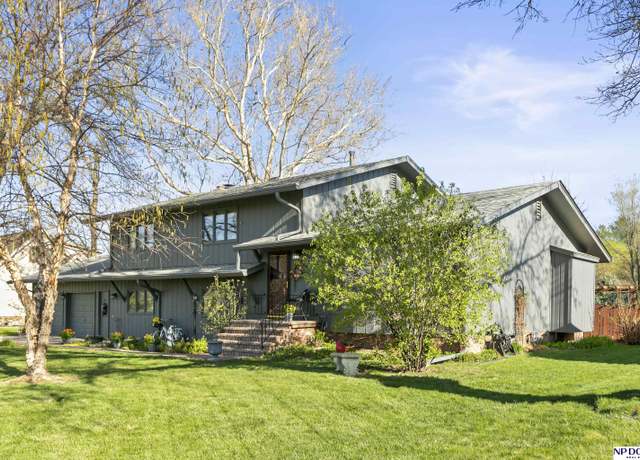Property at 12816 Shirley St, Omaha, NE 68144, 3 beds, 3.5 baths